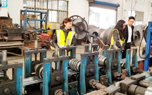 A Customer from Philippines paid a visit to our factory