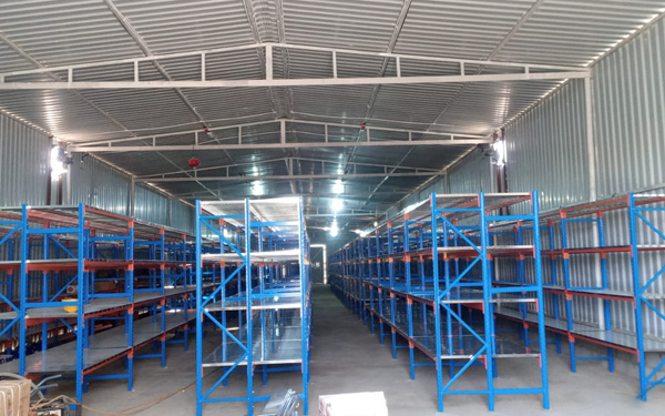 Delivering a Longspan Shelving Project in Dubai Amid Global Shipping Disruptions
